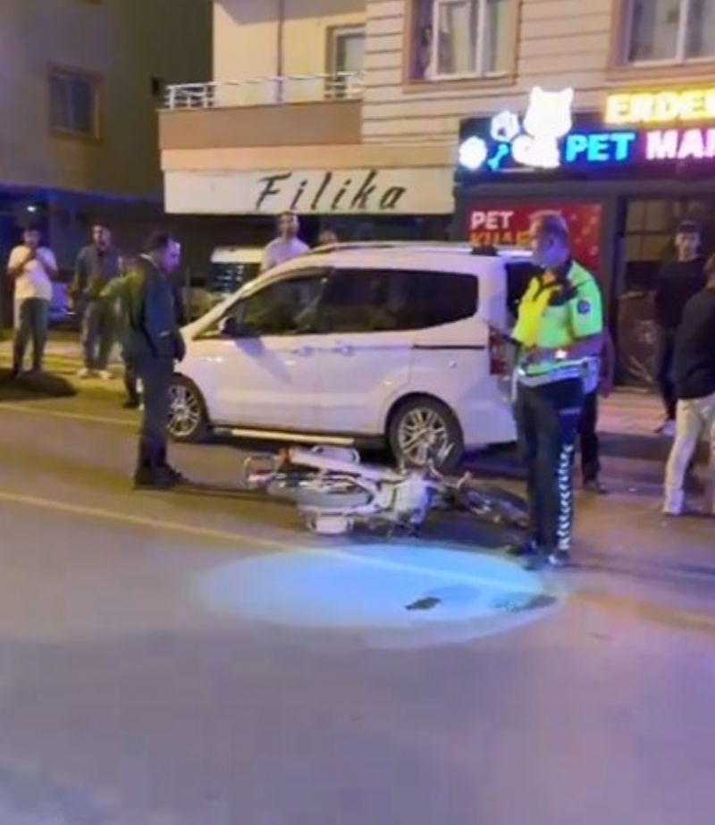 OTOMOBİLLE MOTOSİKLET ÇARPIŞTI:1 ÖLÜ 1 YARALI