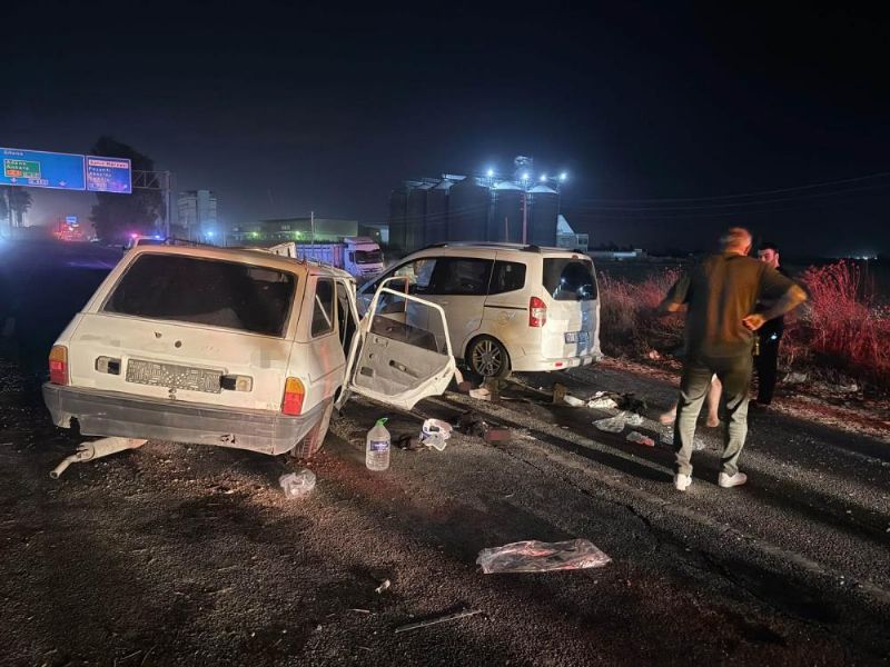 Tarsus’ta otomobil karşı şeride geçti: 1 çocuk öldü, 6 yaralı
