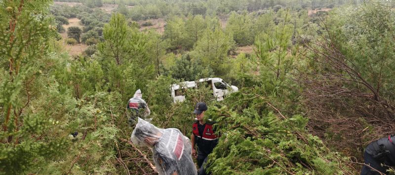 SİLİFKE’DE YOLCU MİNİBÜSÜ ŞARAMPOLE YUVARLANDI: 17 YARALI