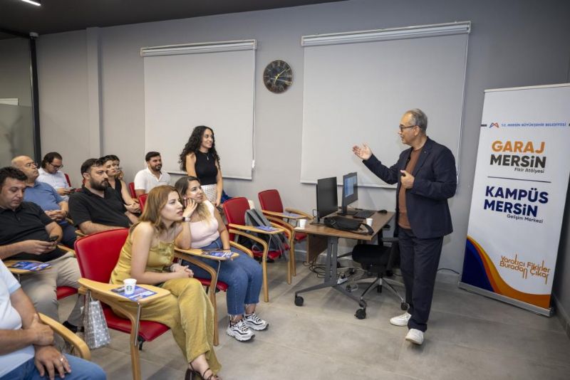 Mersin’de iş dünyası ’dijital liderliği’ konuştu