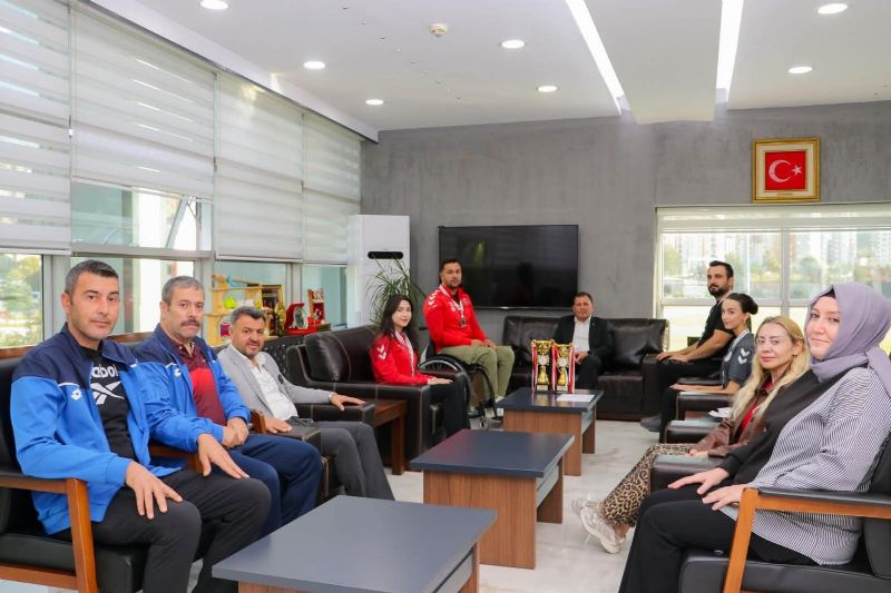 BAŞARILI SPORCULARDAN KABAKCI’YA ZİYARET