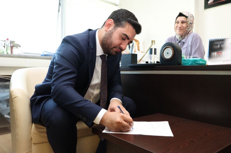 Yeni Parti Yenişehir İlçe Başkanı Erkin Kara mazbatasını aldı