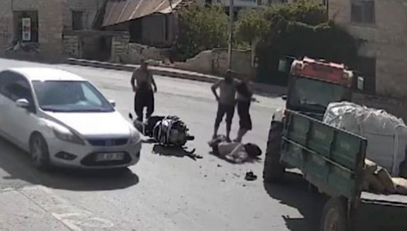 Mut’ta motosiklet traktörle çarpıştı: 1 yaralı