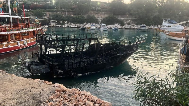 Bir teknede başlayan yangın diğerlerine de sıçradı: 6 tekne zarar gördü